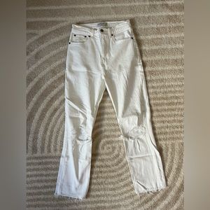 Abercrombie white ultra high rise straight jean. NWOT. Size 0/25